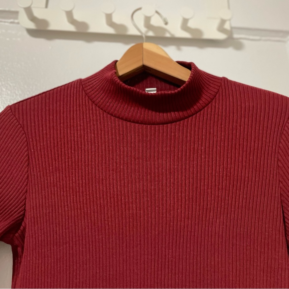 Uniqlo Ribbed Mock neck - Picture 2 of 6